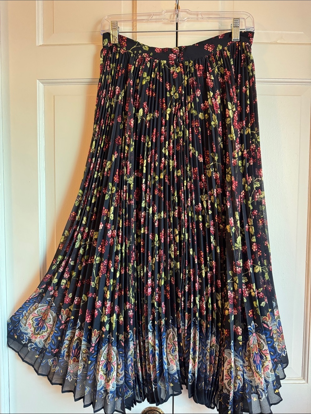 New! Etro Black Floral Pleated Skirt Floral Print Beautiful Hem Detail Lined